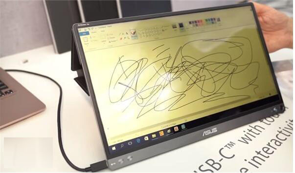 华硕展示新款ZenScreen Go可移动显示屏